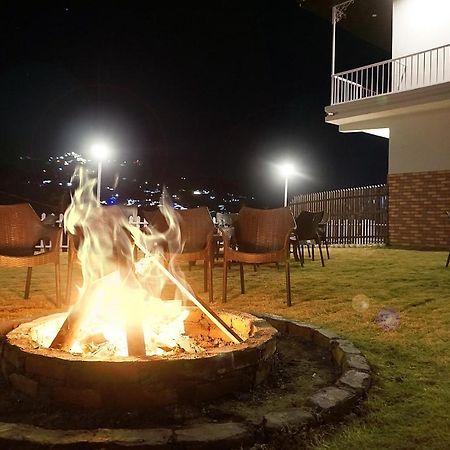 Sl Manor Hill Resort Mussoorie Esterno foto