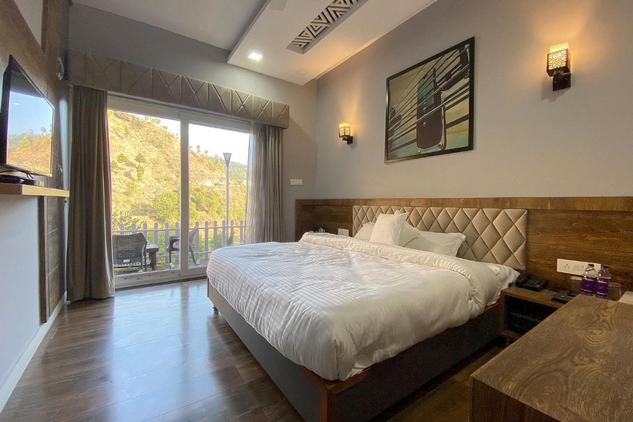 Sl Manor Hill Resort Mussoorie Esterno foto